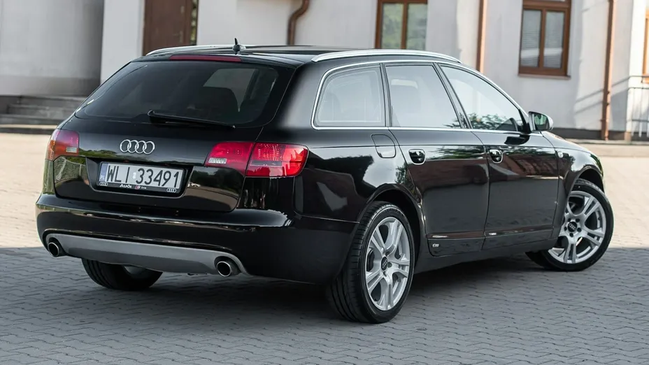 AUDI A6 -
