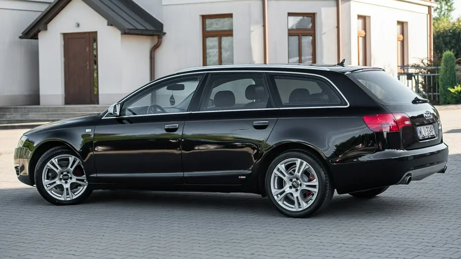 AUDI A6 -