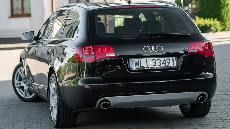 AUDI A6 -