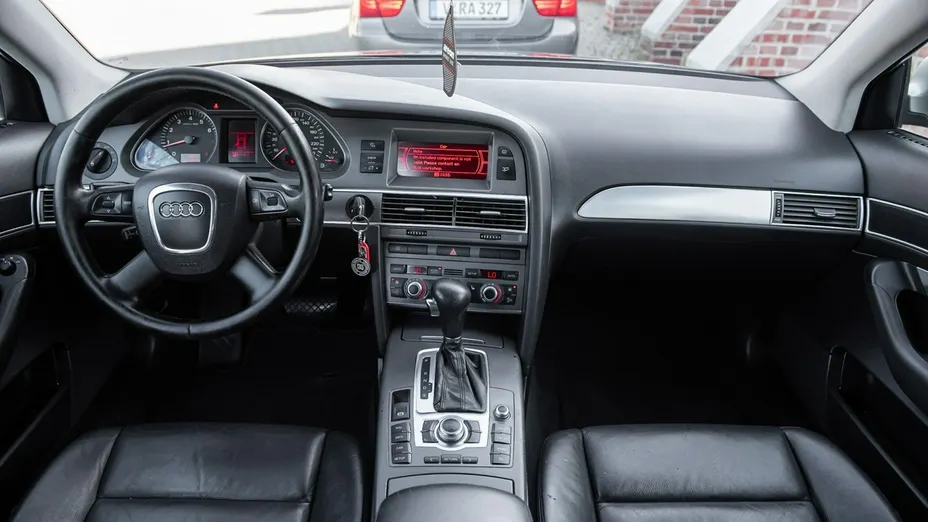 AUDI A6 -