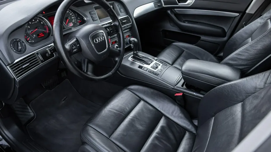AUDI A6 -