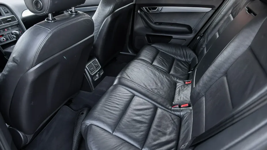 AUDI A6 -