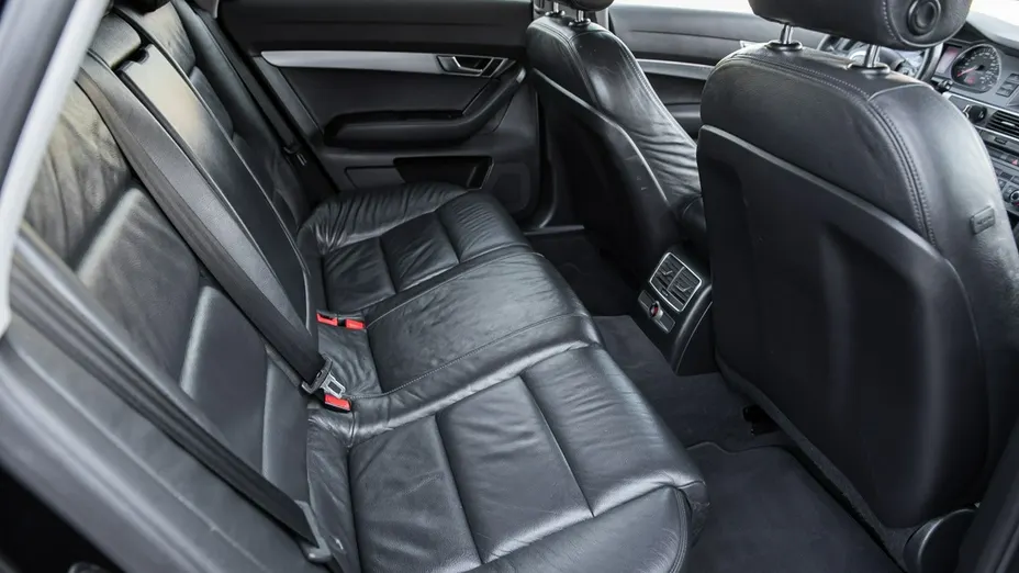 AUDI A6 -