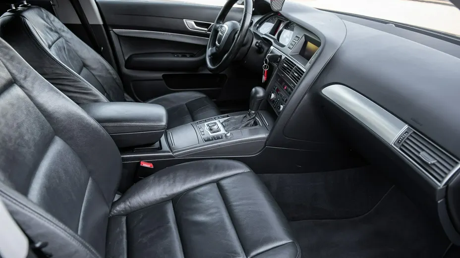 AUDI A6 -