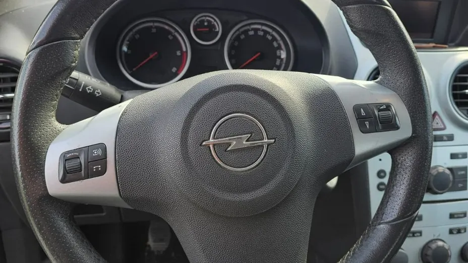 OPEL Corsa -