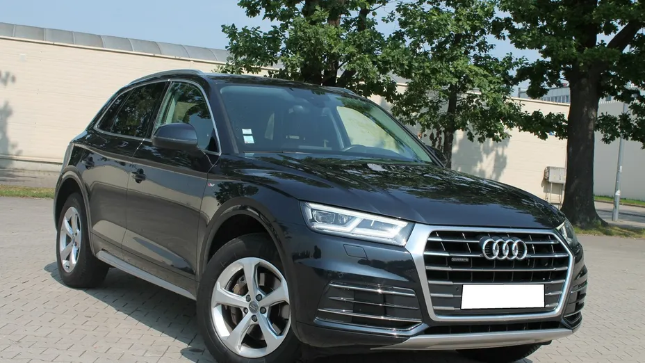 AUDI Q5 -