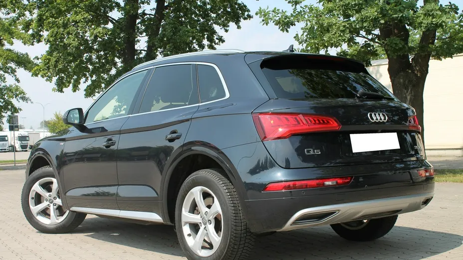 AUDI Q5 -