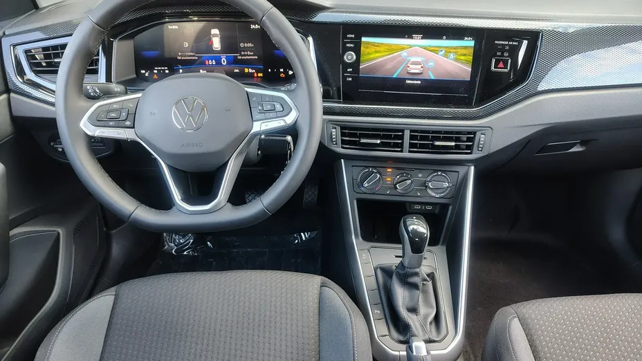 VOLKSWAGEN Polo -