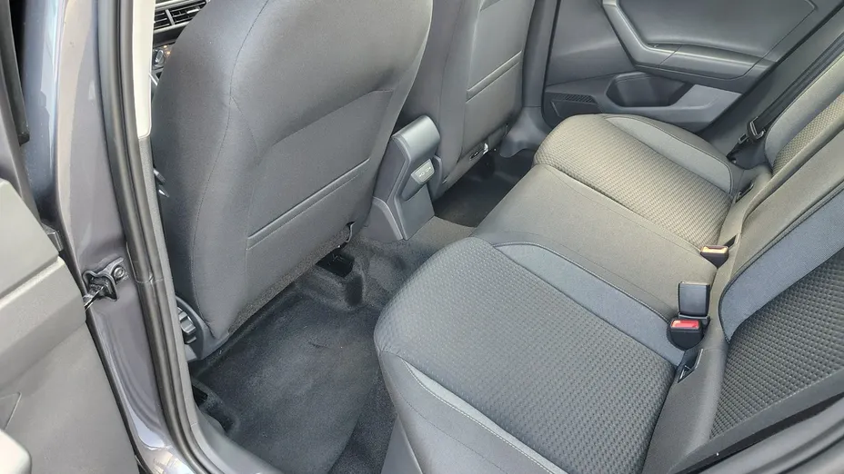 VOLKSWAGEN Polo -