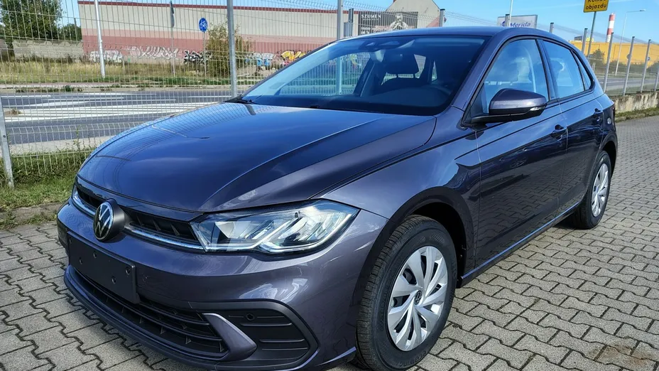 VOLKSWAGEN Polo -