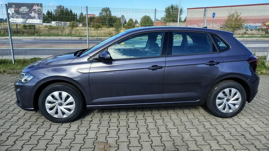 VOLKSWAGEN Polo -