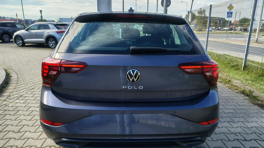 VOLKSWAGEN Polo -