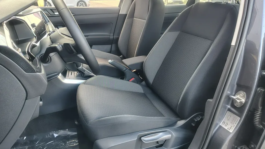 VOLKSWAGEN Polo -