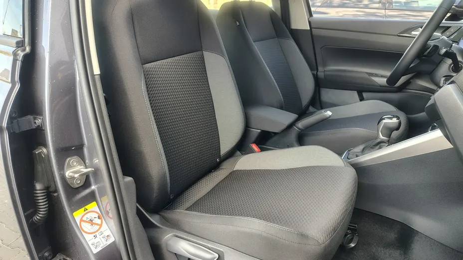 VOLKSWAGEN Polo -