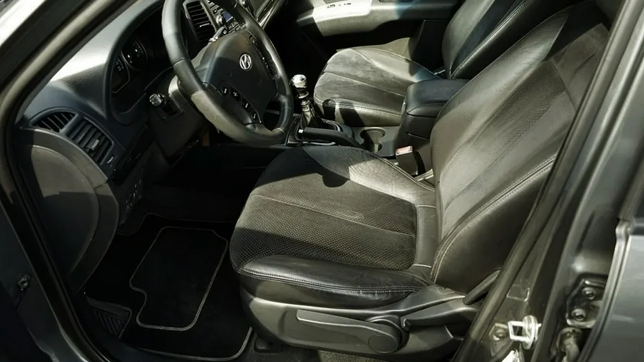 HYUNDAI Santa Fe -