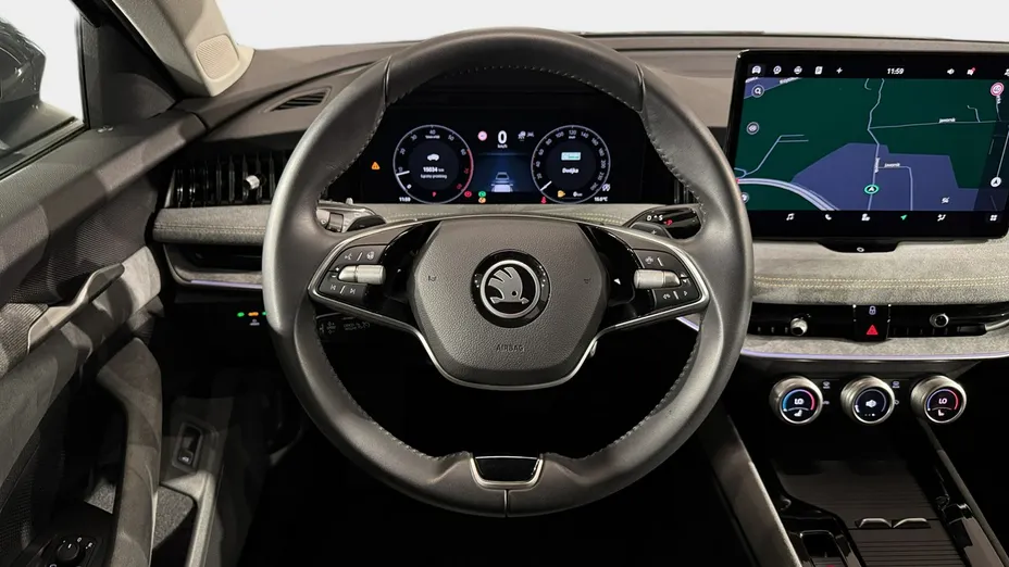 SKODA Superb -