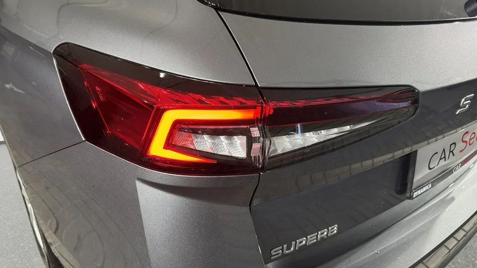 SKODA Superb -