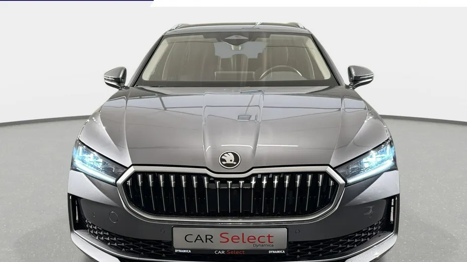 SKODA Superb -