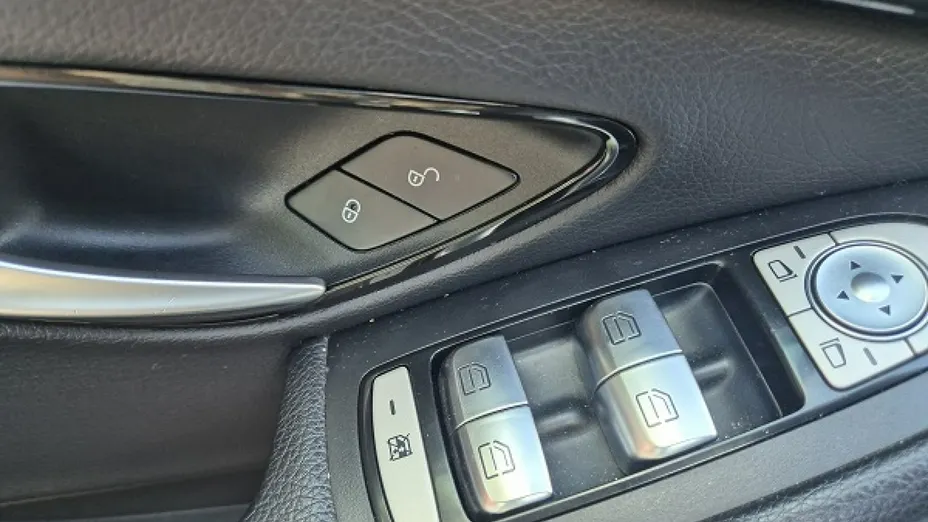 MERCEDES-BENZ C Klasa -