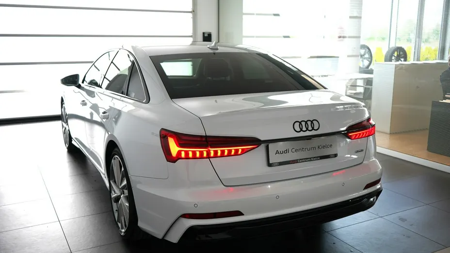 AUDI A6 -