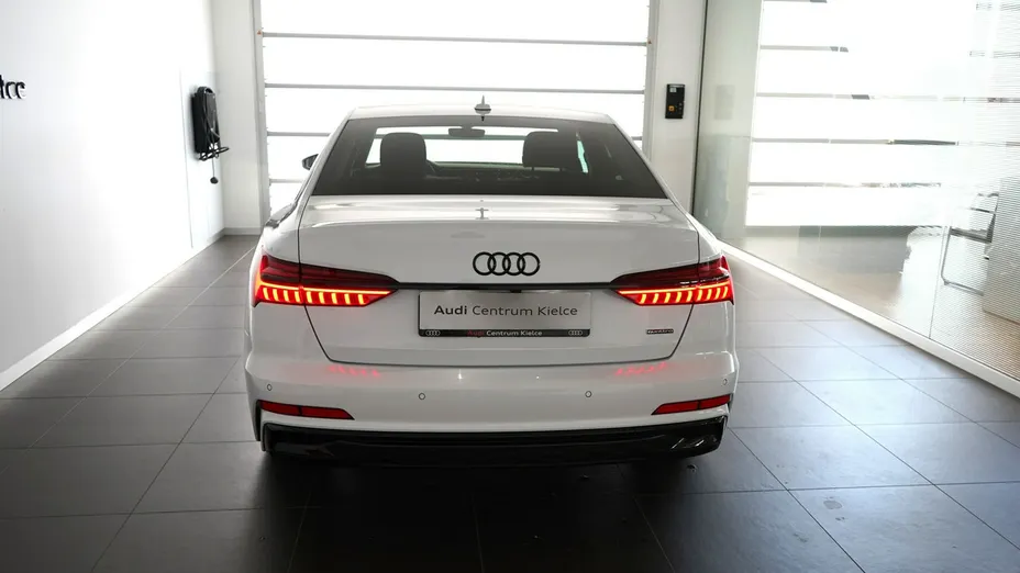 AUDI A6 -