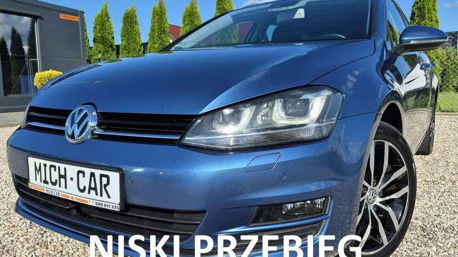 VOLKSWAGEN Golf -