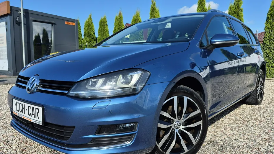 VOLKSWAGEN Golf -