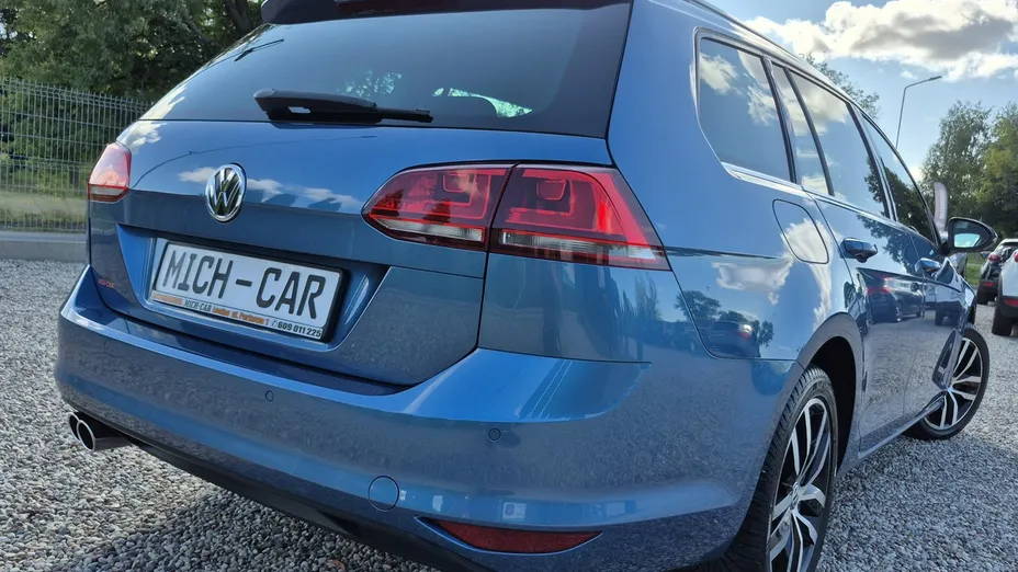 VOLKSWAGEN Golf -