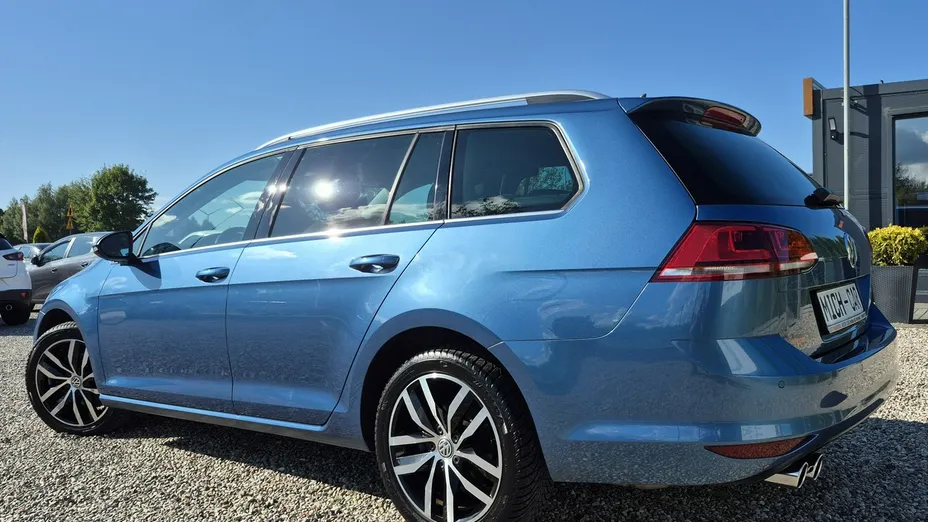 VOLKSWAGEN Golf -