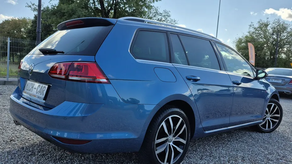 VOLKSWAGEN Golf -