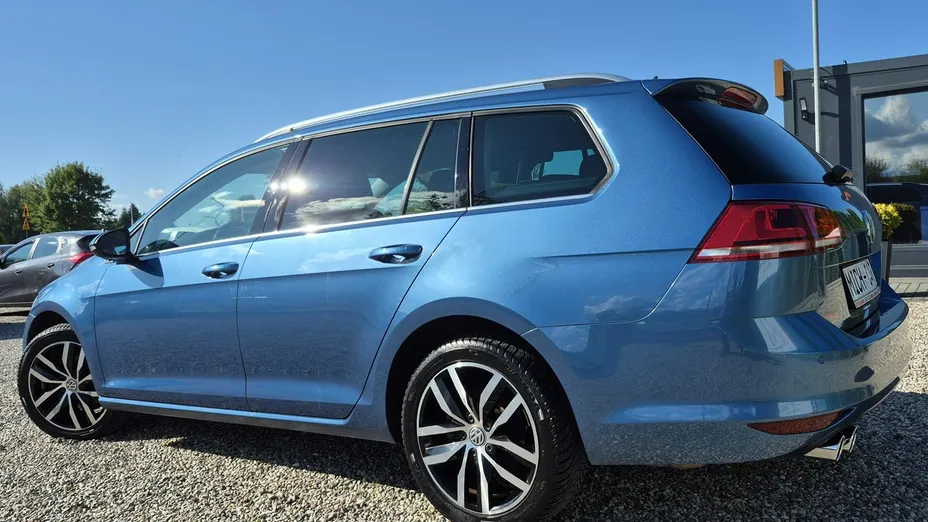 VOLKSWAGEN Golf -