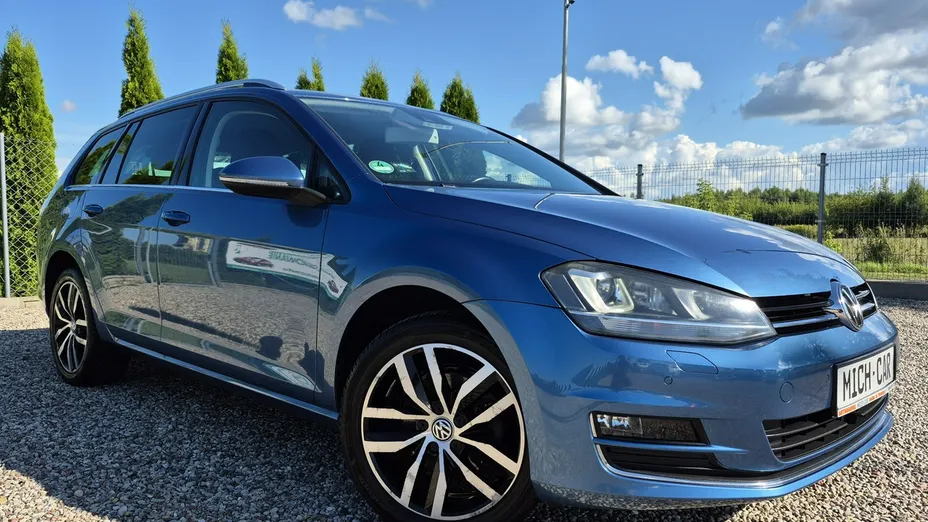 VOLKSWAGEN Golf -
