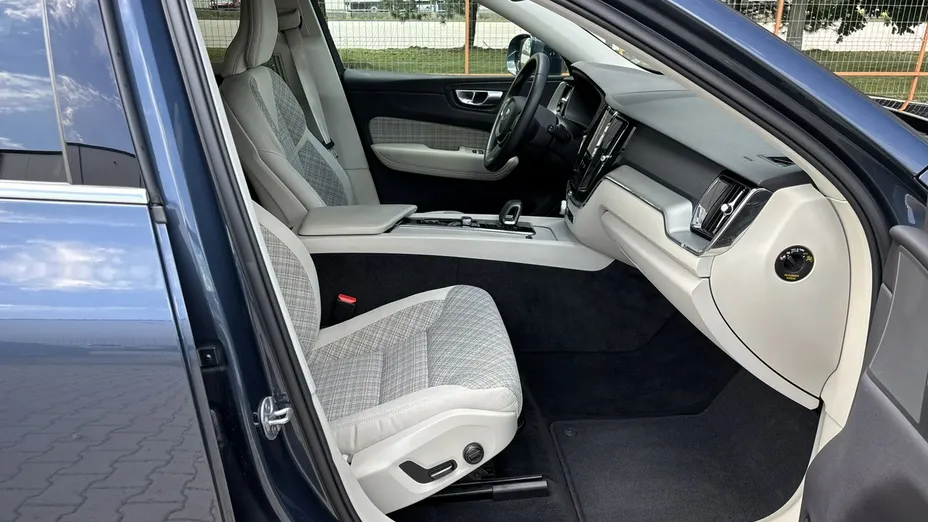 VOLVO XC60 -