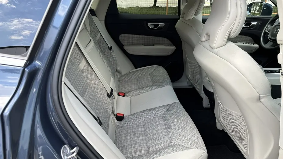 VOLVO XC60 -