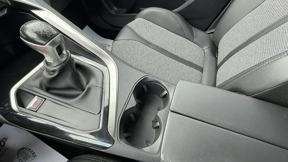 PEUGEOT 3008 -