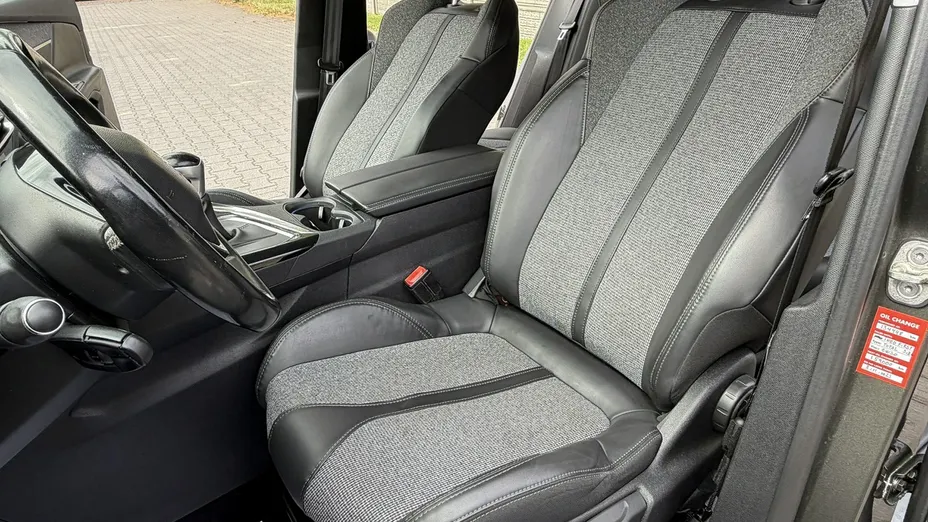 PEUGEOT 3008 -