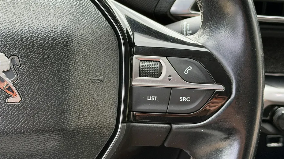 PEUGEOT 3008 -