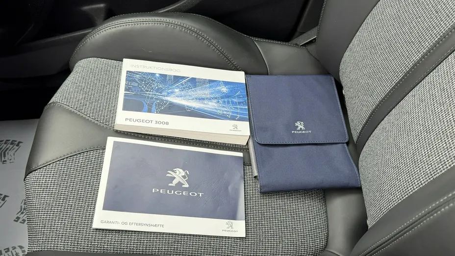 PEUGEOT 3008 -