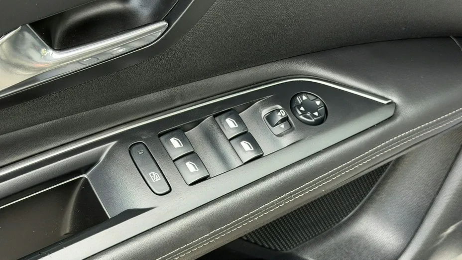 PEUGEOT 3008 -