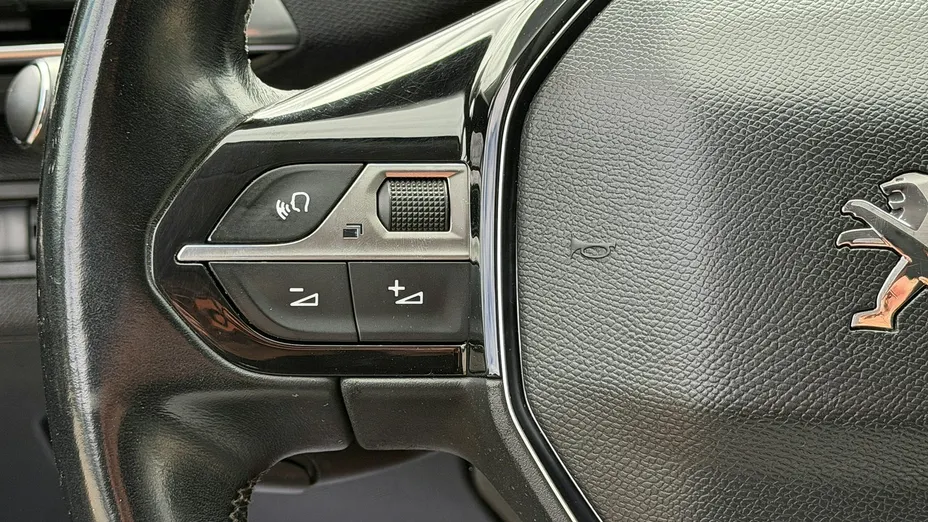 PEUGEOT 3008 -