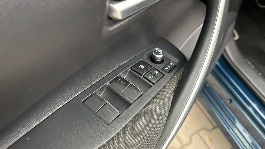 TOYOTA Corolla -