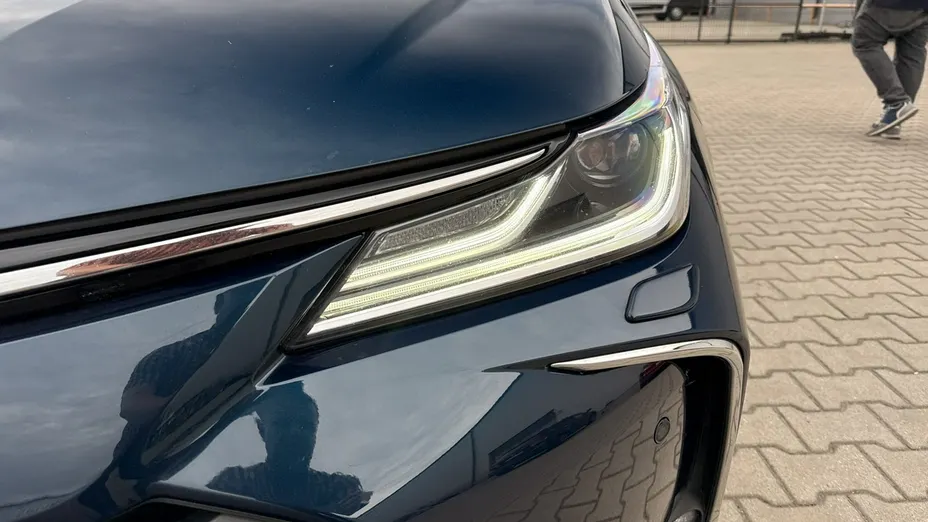 TOYOTA Corolla -