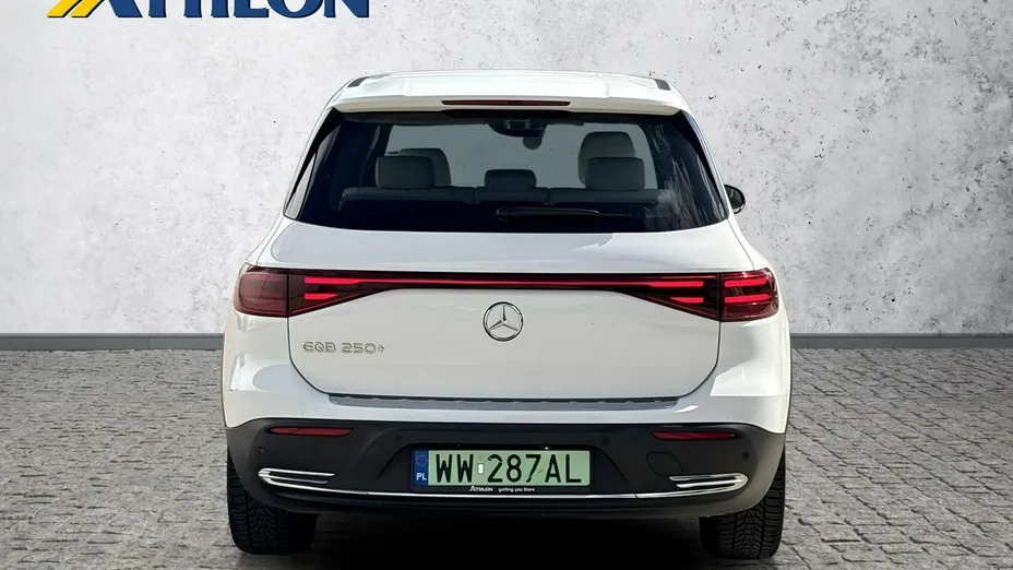 MERCEDES-BENZ EQB -