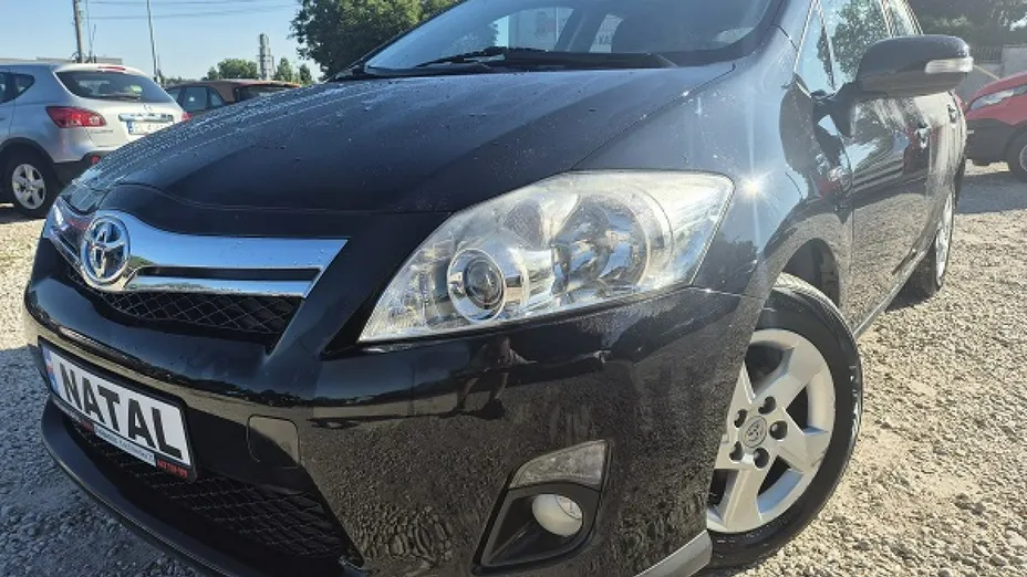 TOYOTA Auris -