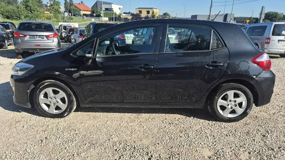 TOYOTA Auris -