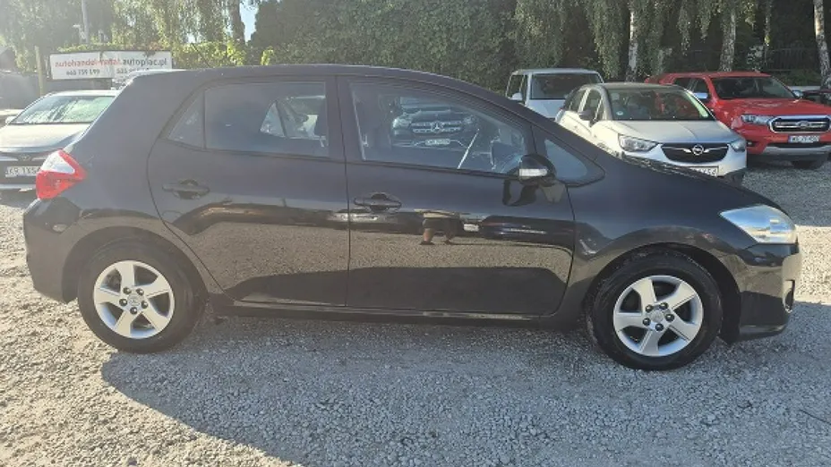 TOYOTA Auris -