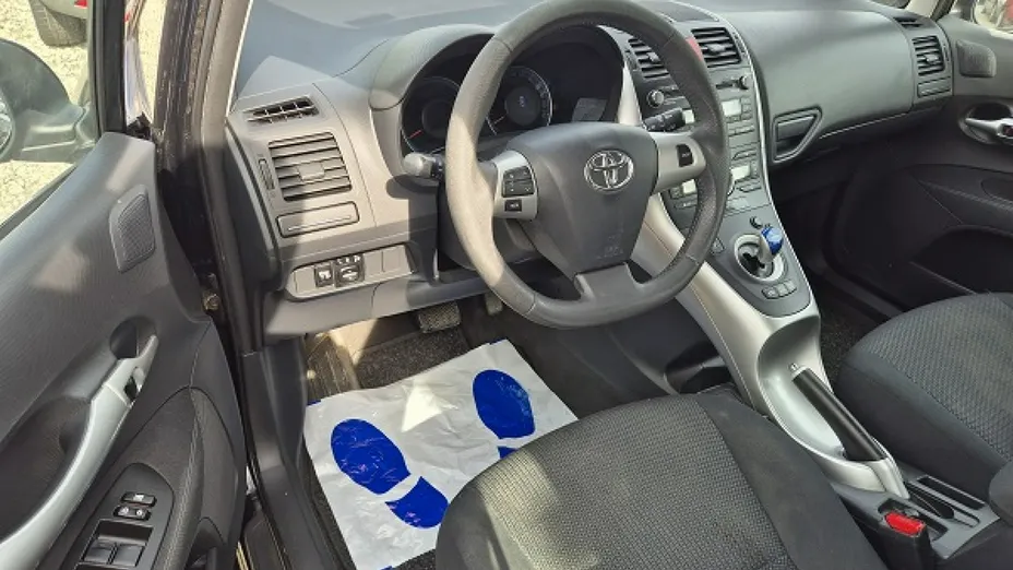 TOYOTA Auris -