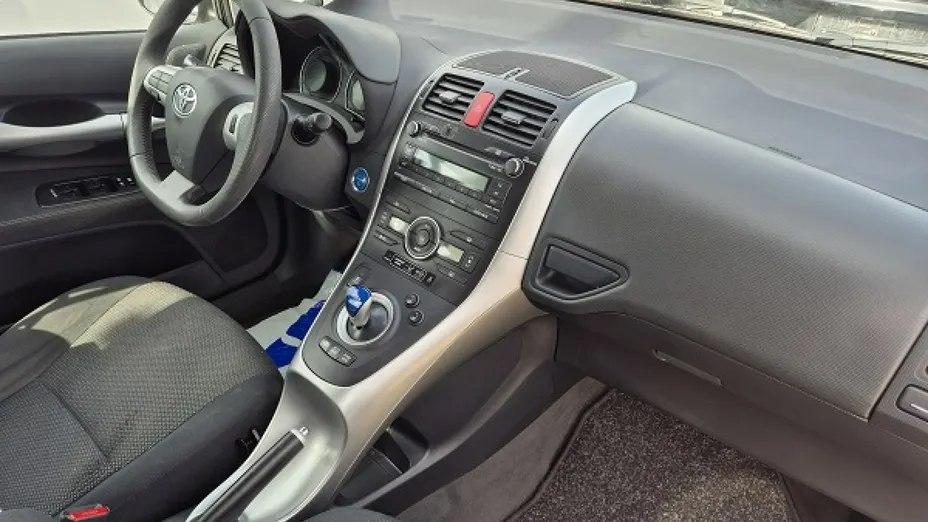 TOYOTA Auris -