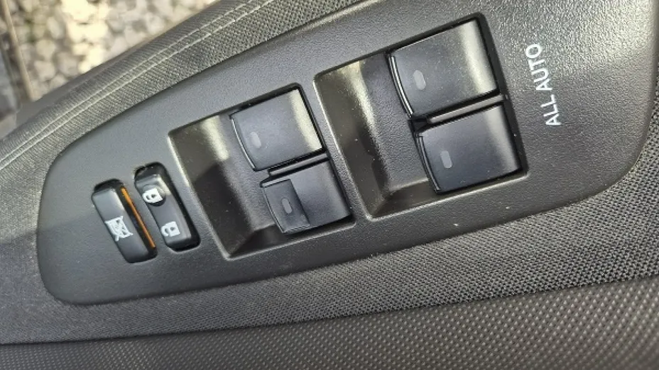 TOYOTA Auris -