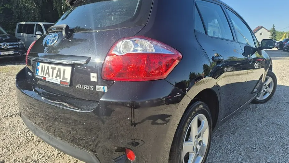 TOYOTA Auris -